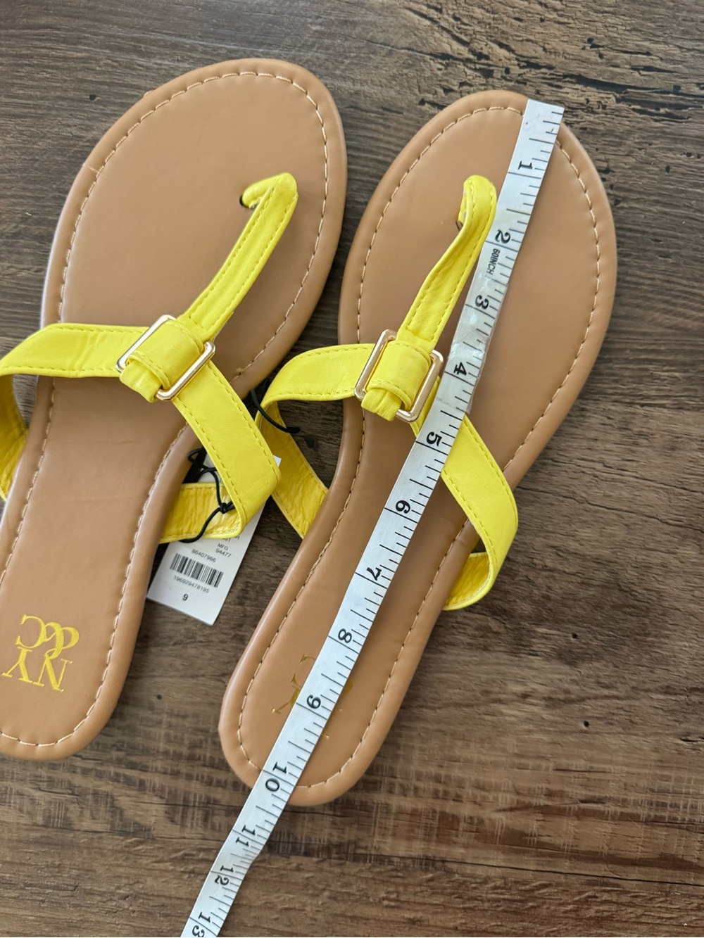 Yellow Women's Flip Flops Size 9 New York Company New with Tags Summer Sandals - Picture 3 of 6